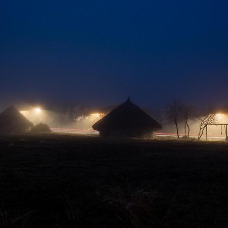 Готель Ferma Dacilor Tohani Екстер'єр фото